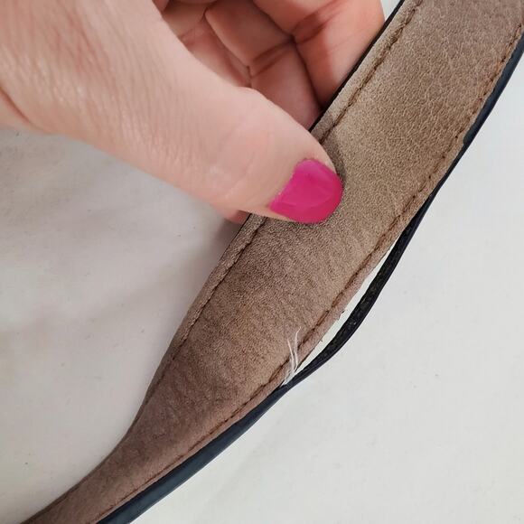 Large Shoulder Bag Purse with Tassels and Lots of Pockets - Picture 8 of 9